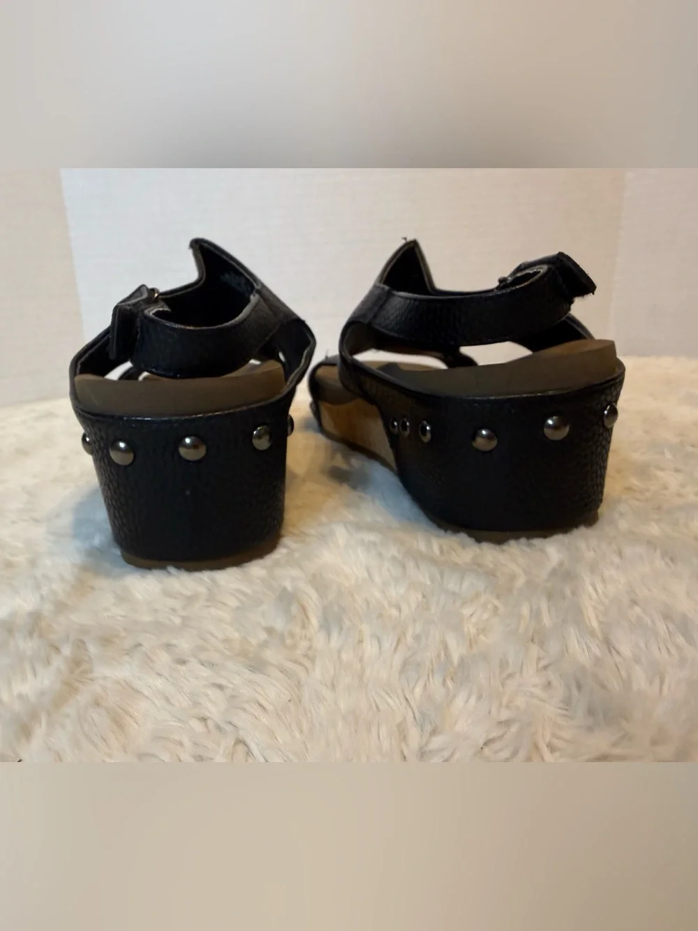 Boutique Corkys Volta wedge sandals in black size 8